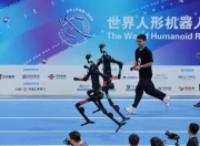 宇树科技队：机器人4x100米接力赛冠军
